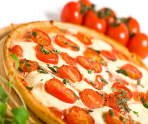 Пицца 3 сыра с помидорами, Пицца