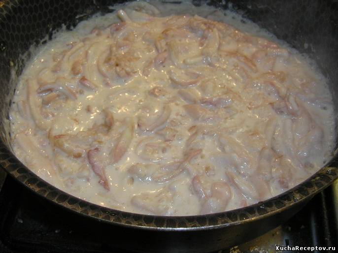 кальмары  в  сметанном  соусе, Морепродукты