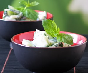 Охлаждающий мятный салат с сочным огурцом, Овощные салаты