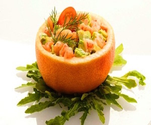 Морепродукты в грейпфруте, Салаты с креветками